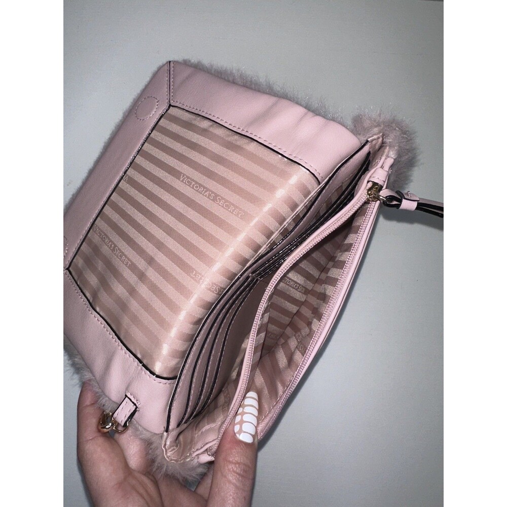 Victoria's Secret Blush Pink Faux Fur Tech Wallet Wristlet Phone Clutch - Picture 4 of 4
